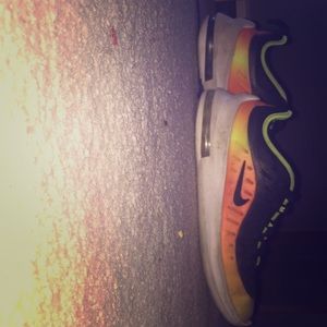 Size 7 Nike air maxes